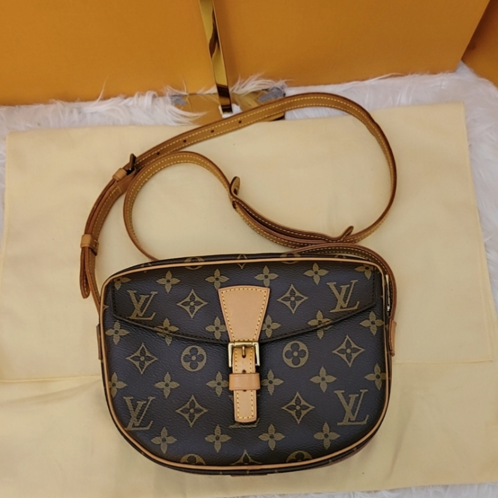 ❌️SOLD❌️Louis Vuitton Jeune Fille PM 💯% Authentic Crossbody Bag - Picture 9 of 17